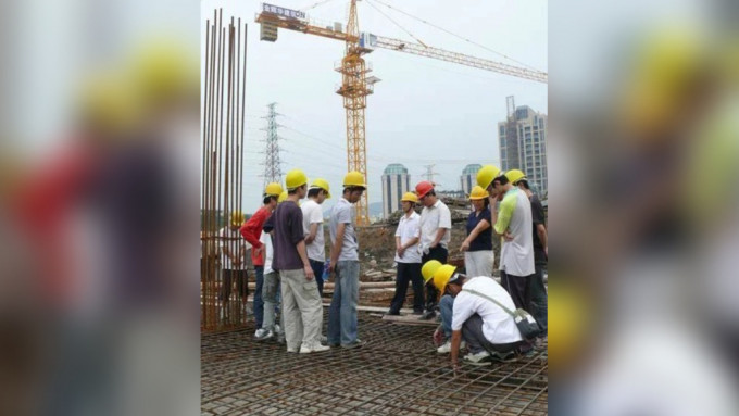 內地房地產業不景，土木工程系畢業生出現就業困難問題。小紅書