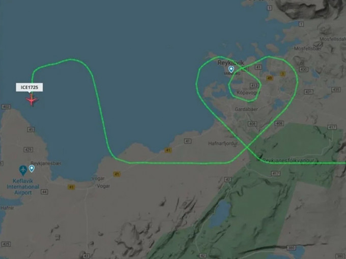 冰島機長用航線畫愛心向醫護人員致敬。(網圖)