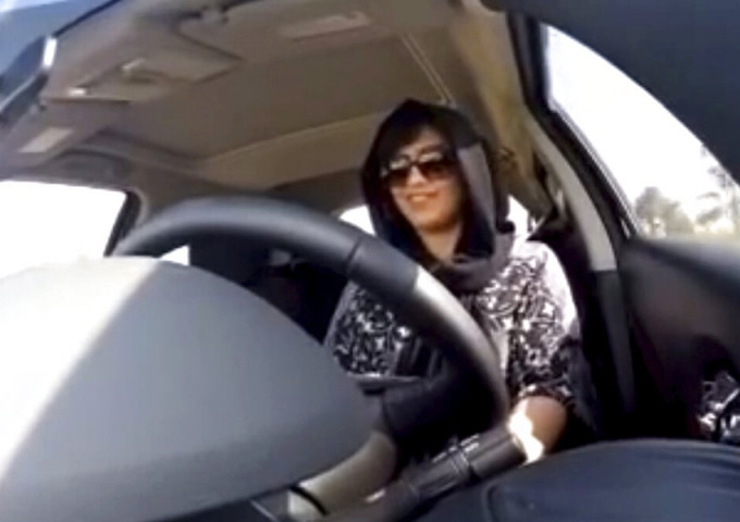 哈特羅爾爭取沙特阿拉女性駕駛權，被當地政府以多項罪名監禁。AP圖片