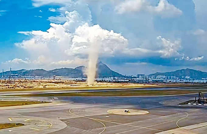 機場三跑地盤出現「塵捲風」。