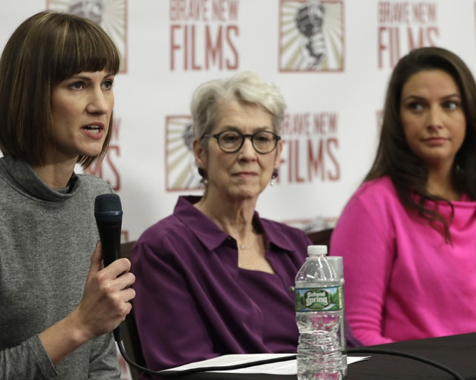 三名女子周一在紐約舉行聯合記者會。美聯社