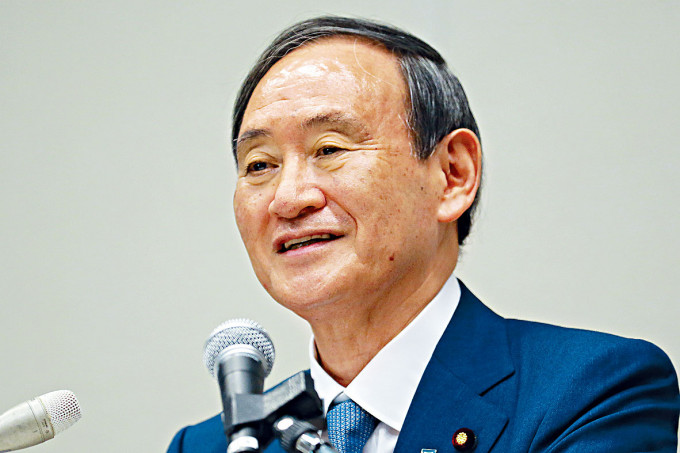 日本内阁官房长官菅义伟周三出席记者会。