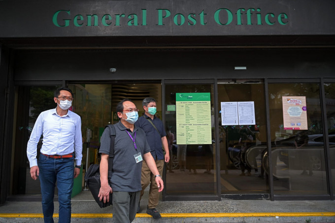 主席张伟权、陆颂雄要求香港邮政为前线职员做病毒检测