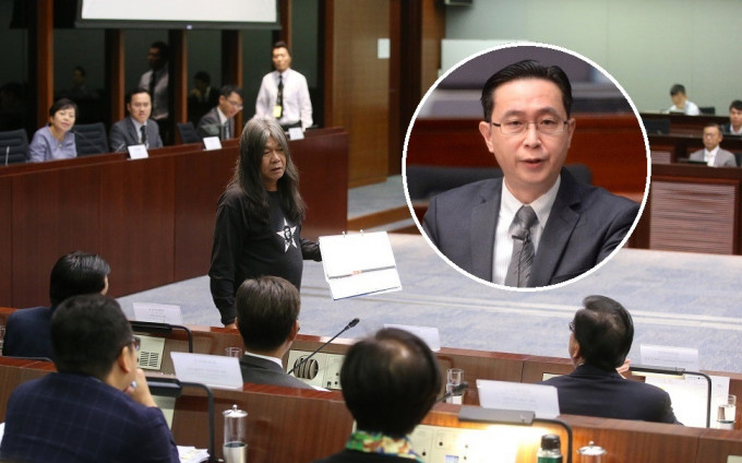 梁國雄涉於2016年11月在立法會會議上搶去時任發展局副局長馬紹祥桌上的文件。資料圖片