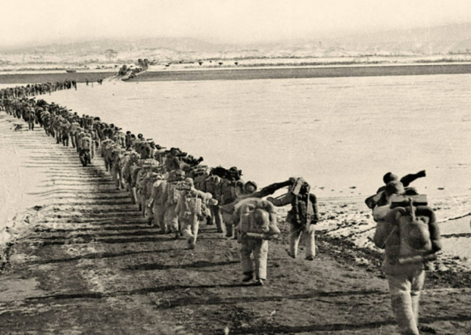 一九五○年中国志愿军跨过鸭绿江入朝作战。