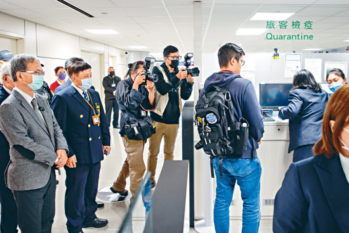 台湾在4处国际机场为有类似流感症状的中港澳入境旅客，作自愿性质的采检。