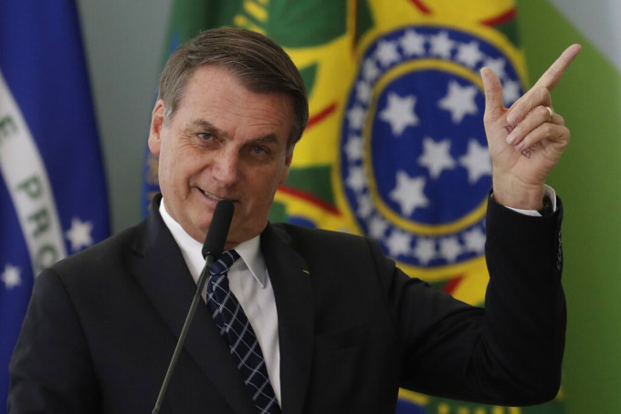 巴西总统指新冠肺炎是媒体及政治缩敌设下的圈套，呼吁民众切勿过度恐慌。AP资料图片