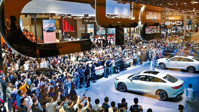 不久前的北京車展，中國各車廠展出大量的電動車。