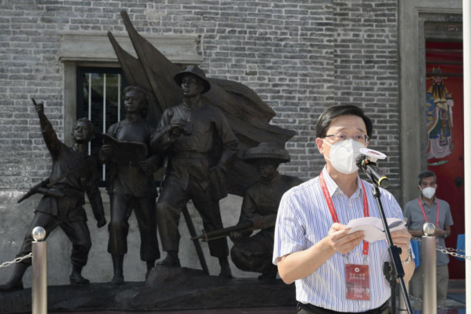 李家超今日在香港沙頭角抗戰紀念館揭幕典禮致辭。政府新聞處圖片