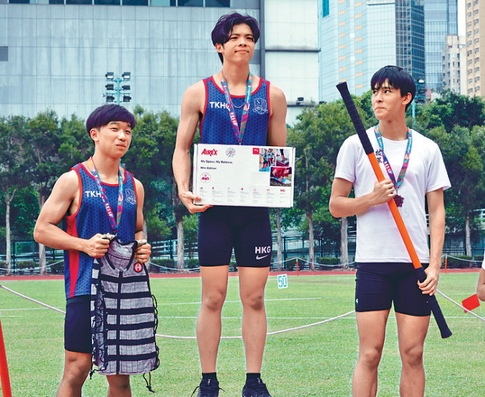郭俊廷（中）、陈一乐（左）及吴君浩（右）皆以刷新精英纪录的成绩，位列男子100米三甲。