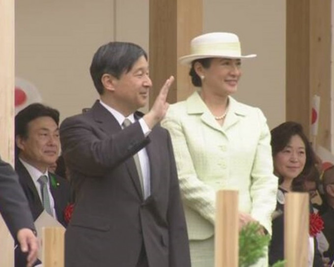 德仁与雅子到爱知县参加全国植树节活动。NHK截图