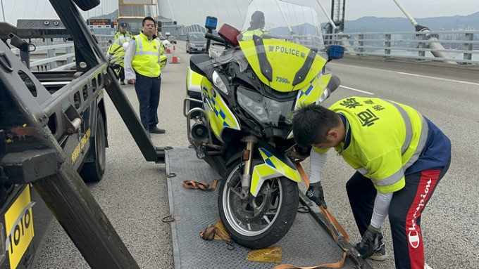 涉事警察电单车。梁国峰摄