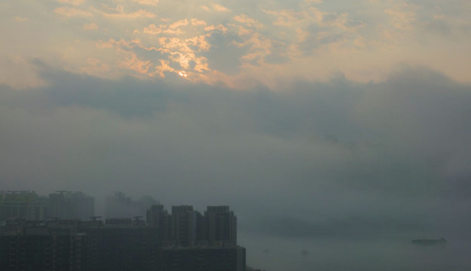 維港今日出現平流霧。