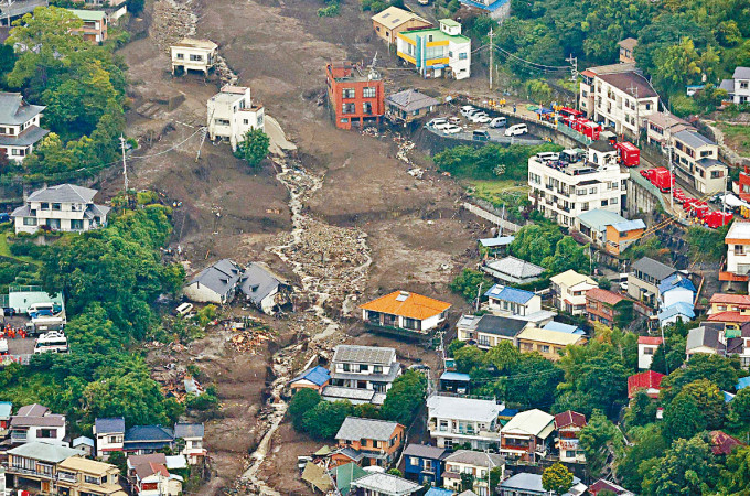 热海市山泥倾泻现场。 此次泥石流灾害的死亡人数已增至四人。