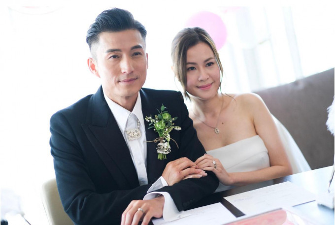 43歲的陳山聰今日跟拍拖五年的圈外女友結婚。
