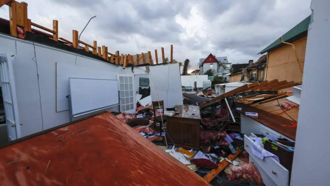 阿拉巴马州赛马市龙卷风及风暴灾情。AP