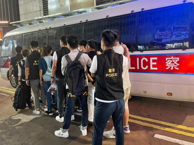 警方于行动中共拘捕21人。警方图片