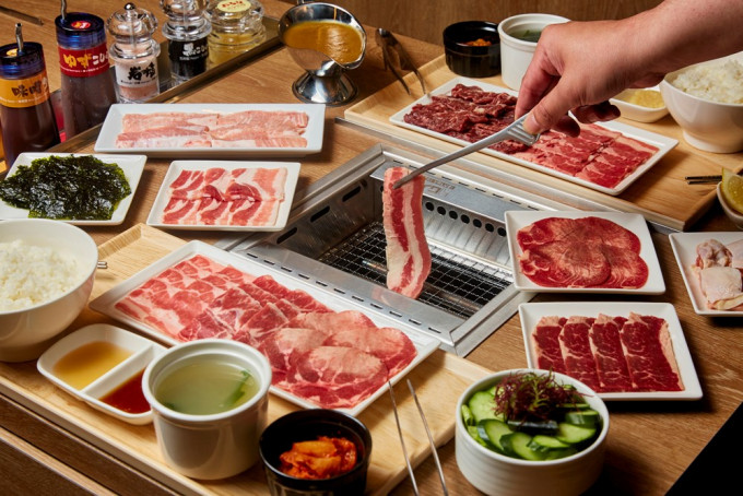 烧肉LIKE特别打造适合单人用餐的环境，以「一人一炉」的方式，让独自用餐的顾客，也能轻松品尝烧肉料理。Facebook图片