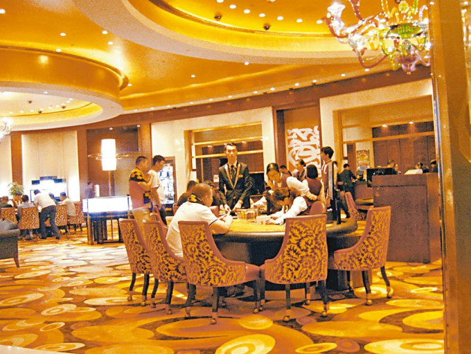 据报内地海关针对打击治理跨境赌博，收紧对澳门出入境措施。
