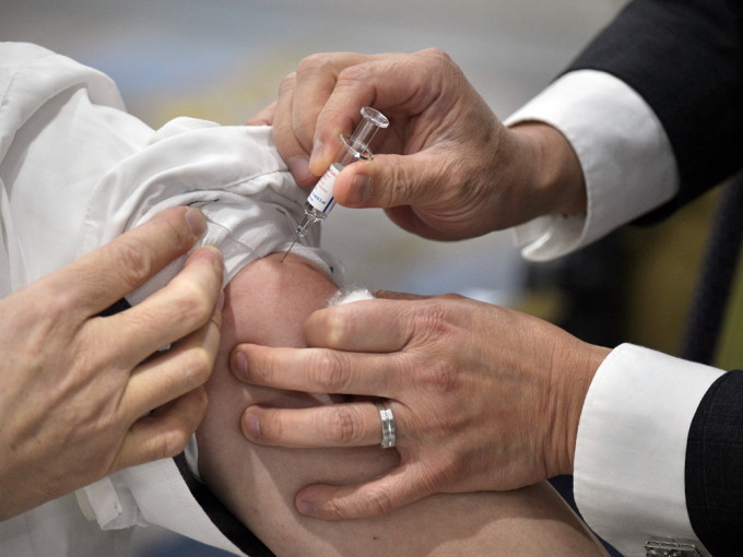 医管局指周四（22日）将会安排合资格人士接种流感疫苗。资料图片