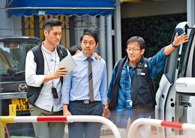 立法會前議員許智峯，正被警方國安處通緝指違反《香港國安法》，懸紅100萬元。