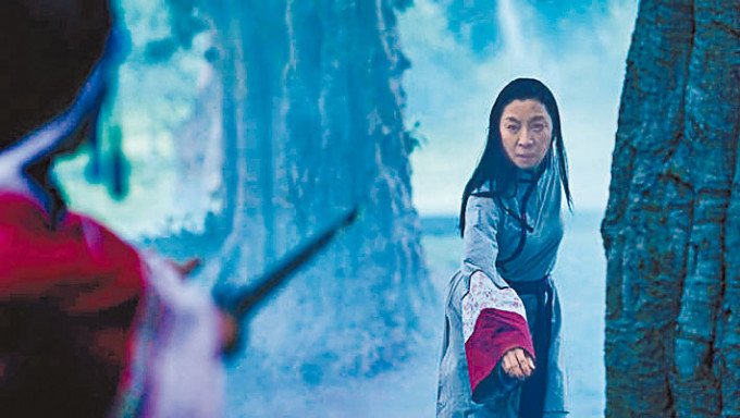 新片中楊紫瓊穿梭宇宙，其中一幕再演「俞秀蓮」。