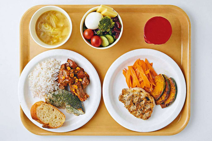 奥运村食堂有七百种食品供选择。