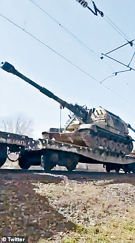 俄羅斯一架坦克移往邊境。