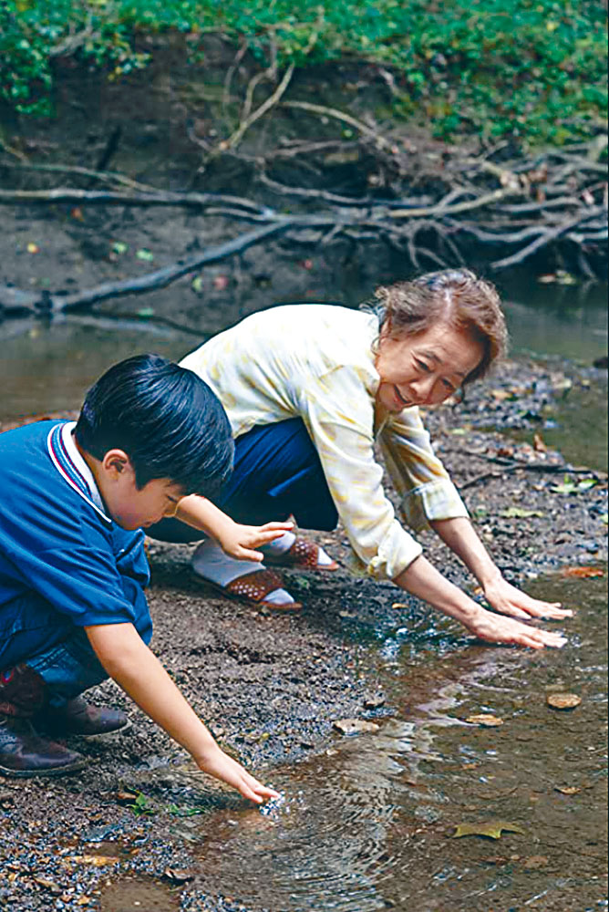 尹汝貞憑《農情家園》奪多個女配角獎，成奧斯卡大熱。