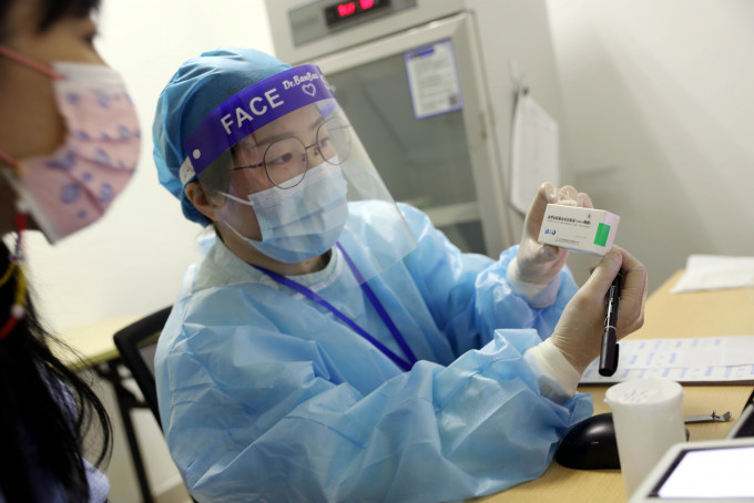 內地加快接種新冠疫苗。新華社資料圖片