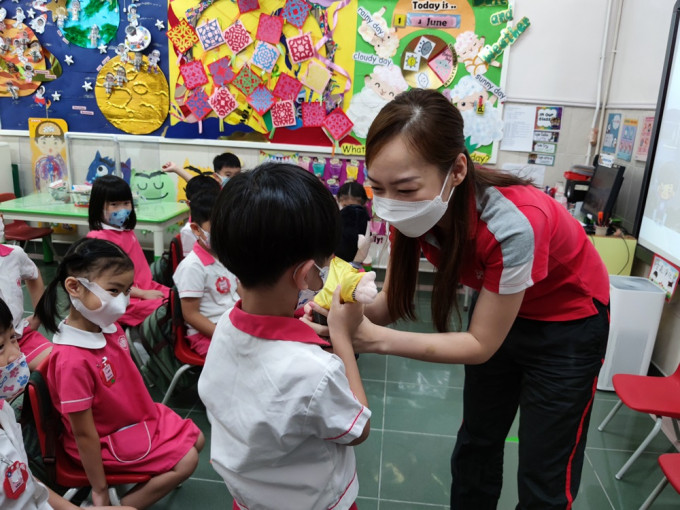 教育局指培育幼儿正确价值观和良好品德，是幼稚园课程的一部分。资料图片