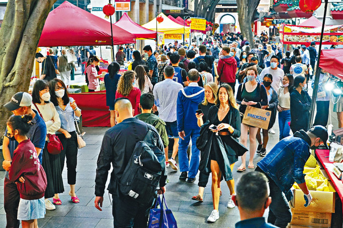 澳洲雪梨市中心一个市集人头涌涌。
