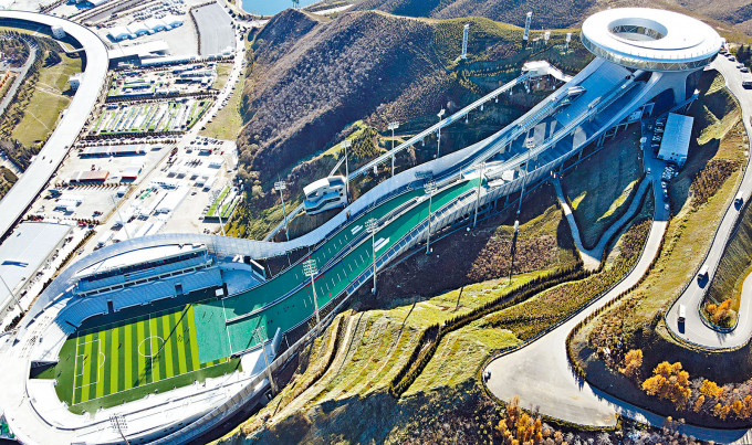 冬奥张家口赛区t的跳台滑雪中心「雪如意」已建设完成。