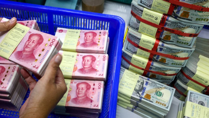 美国再次施压中国提高人民币透明度。 路透社