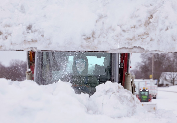 美國受到冬季風暴侵襲，帶來嚴重降雪。美聯社