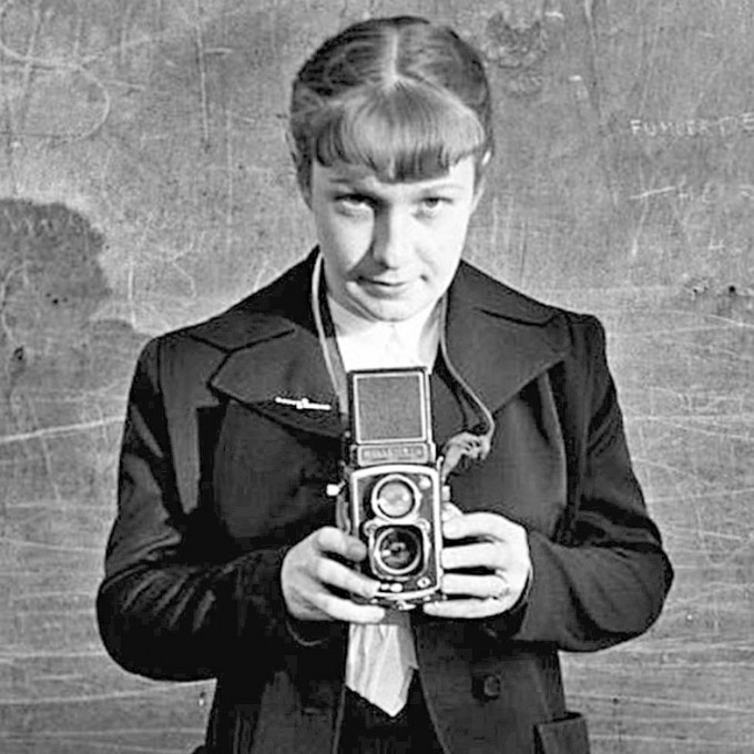 ■法国著名摄影师魏斯一九五三年的自拍照。