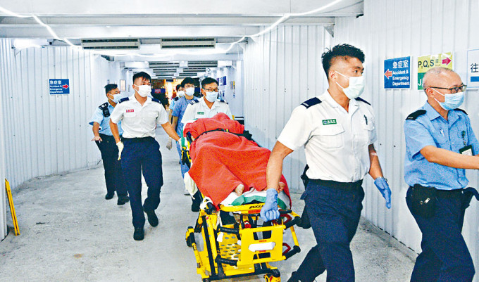 受傷的被捕女疑犯由聯合醫院轉往青山醫院留醫。