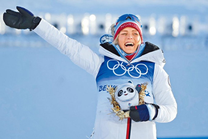 約夏芝勇奪北京冬奧第一金。