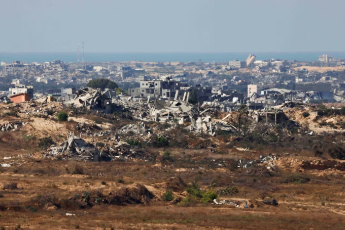 以军空袭加沙一学校，至少15人死亡。路透社