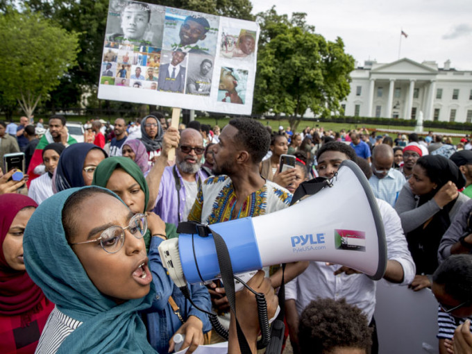 苏丹反对派号召民众发动大罢工。AP