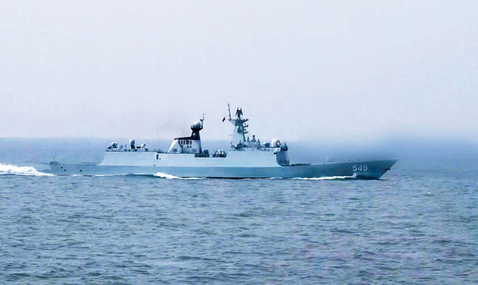 解放军昨日再在台海演习，出动「常州号」等军舰。