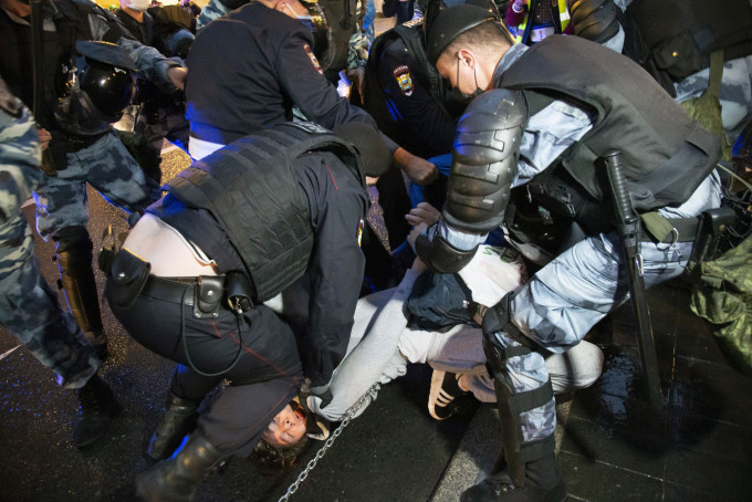 俄罗斯反普京集会，警方扣留逾140人。 AP