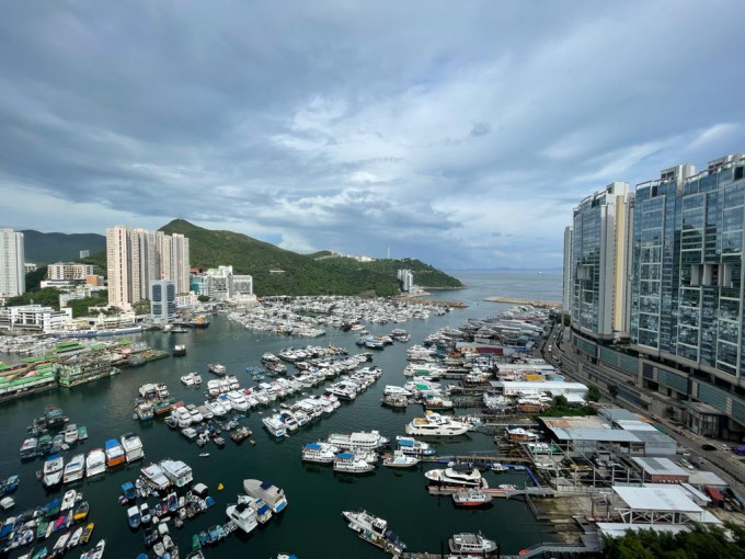 外望无遮挡避风塘海景。