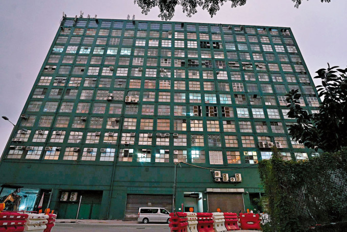 金寶集團持有的榮山工業大廈向城規會申建1幢樓高29層的商廈，獲規劃署原則上不反對。