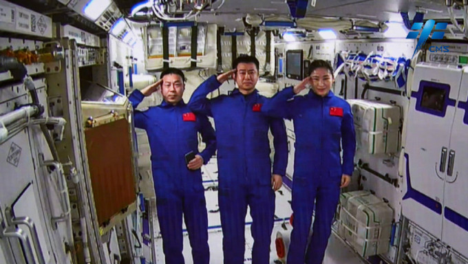 神舟十四号太空人顺利进入问天实验舱。央视新闻图片