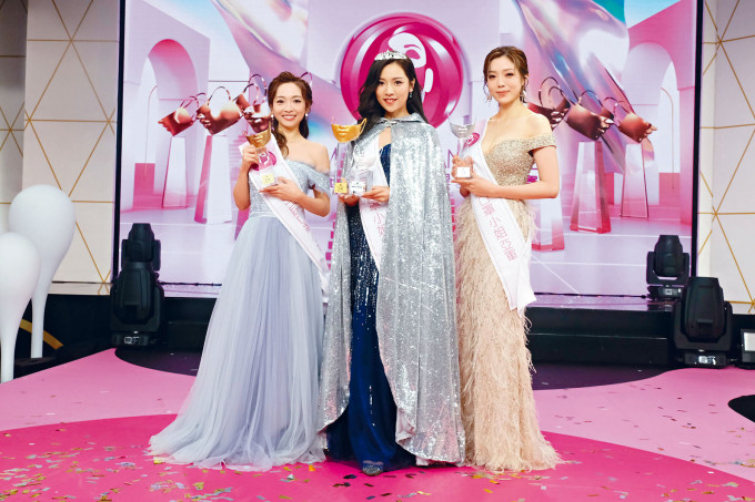 冠军郑伊琪（中）、亚军徐蒨宁（右）及季军冯宝欣，都想加入电视圈。
