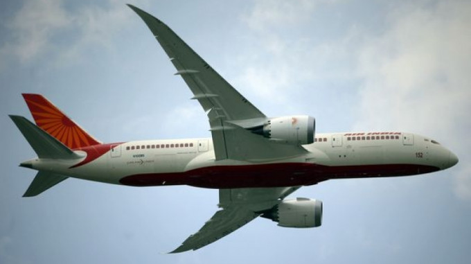 印度航空一班往大阪航機遇惡劣天氣爆玻璃折返香港。AP資料圖片