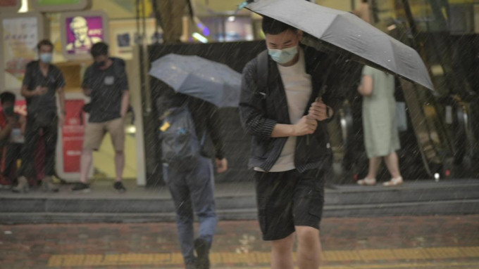 大致多雲，有幾陣驟雨。資料圖片