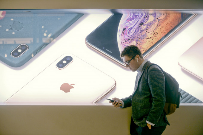 知名蘋果產業鏈分析師郭明錤預測，若蘋果全球封殺微信，iPhone出貨恐降三成。 資料圖片