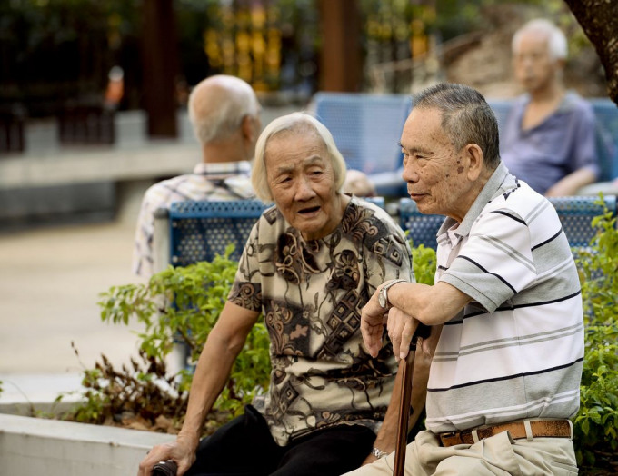 調查指港人預期退休年齡中位數63歲。 資料圖片